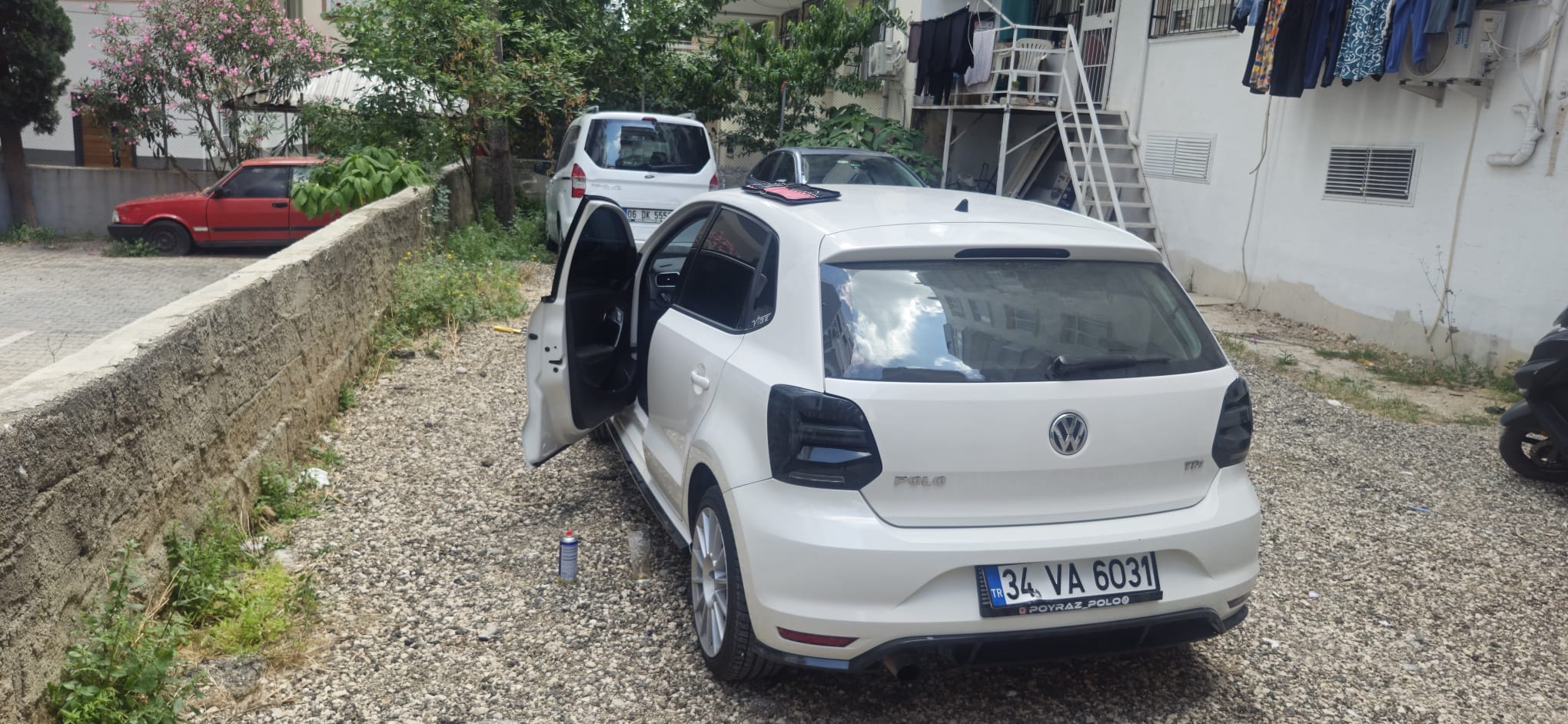 Baraj Yolu Volkswagen Polo oto çilingir kapı açma işlemi